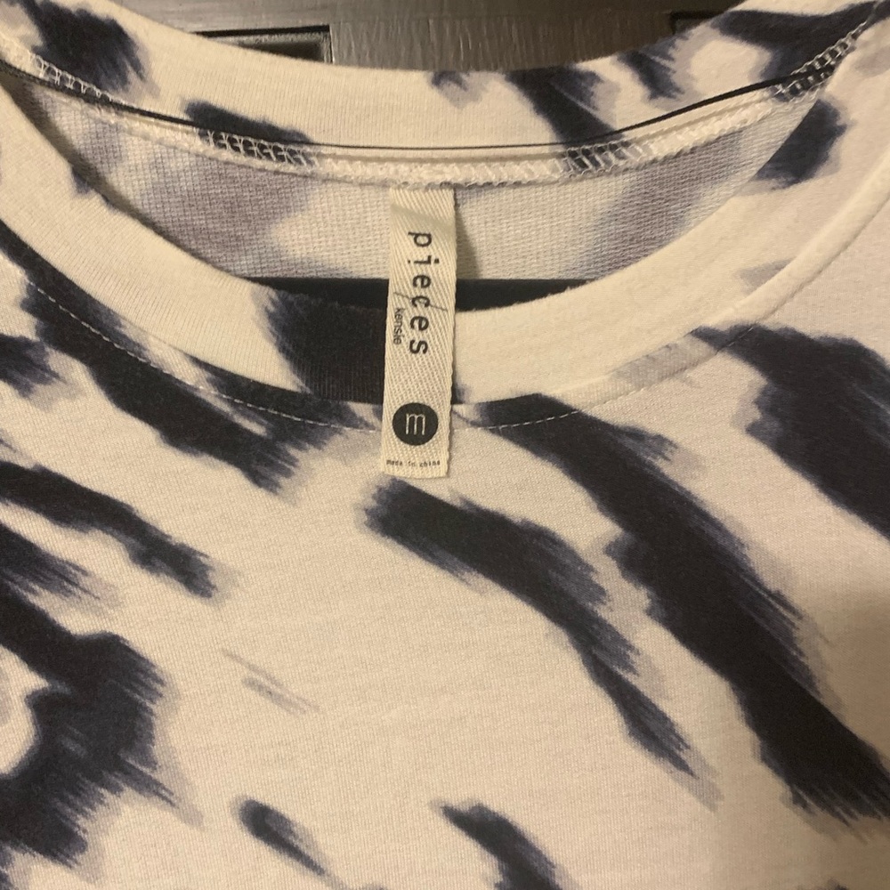 Pieces Patterned Dress - Picture 4 of 4